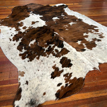 Load image into Gallery viewer, Cowhide Rug